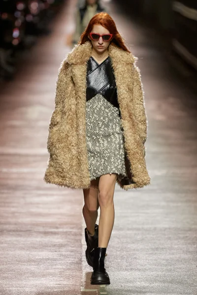 Look 29